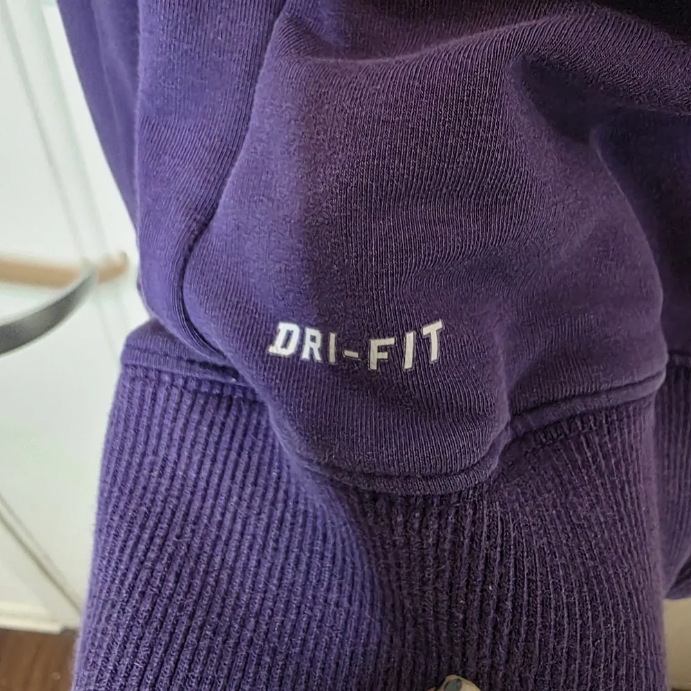 Nike Dri-Fit‎ Zip Up Hooded Activewear Jacket Thumb Holes Purple Size Medium
